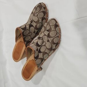 VINTAGE COACH FELICITY SIGNATURE WOODEN HEEL CLOGS Size 9
